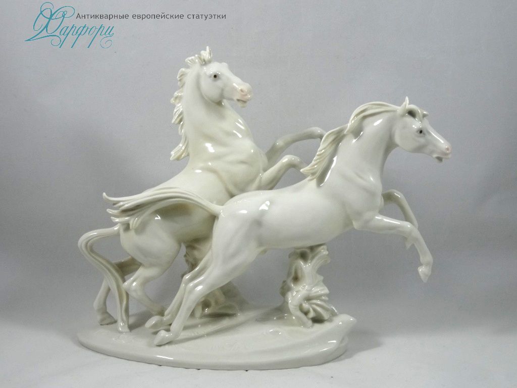 Антикварная фарфоровая статуэтка "Бегущие лошади" KARL ENS