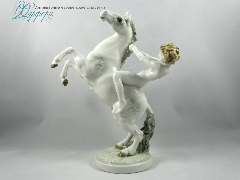 Антикварная фарфоровая статуэтка "Обнаженная на коне" Hutschenreuther