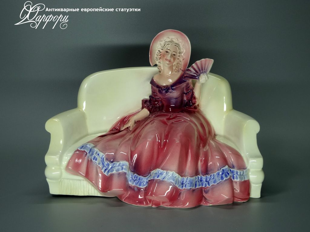 Антикварная фарфоровая статуэтка "Дама на диване" katzhtte