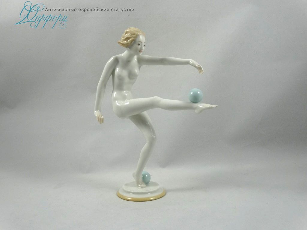 Антикварная фарфоровая статуэтка "Девушка с шарами" Hutschenreuther