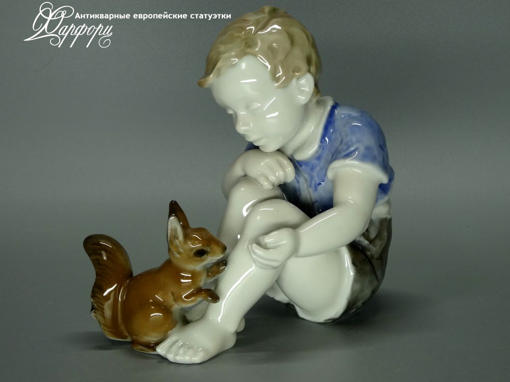 Антикварная фарфоровая статуэтка "Мальчик с белкой" Rosenthal