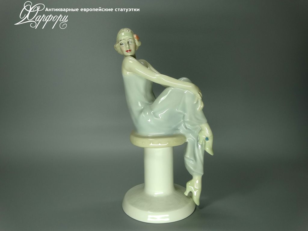 Антикварная фарфоровая статуэтка "Девушка ар-деко" Royal Doulton