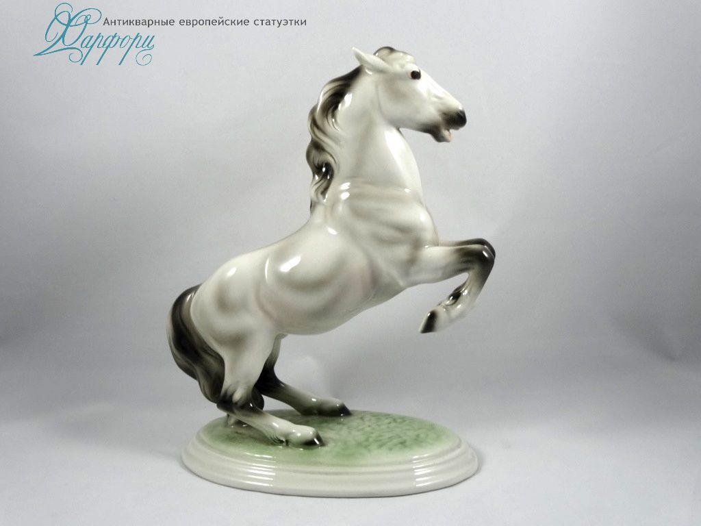 Антикварная фарфоровая статуэтка "Пегий конь" Keramos