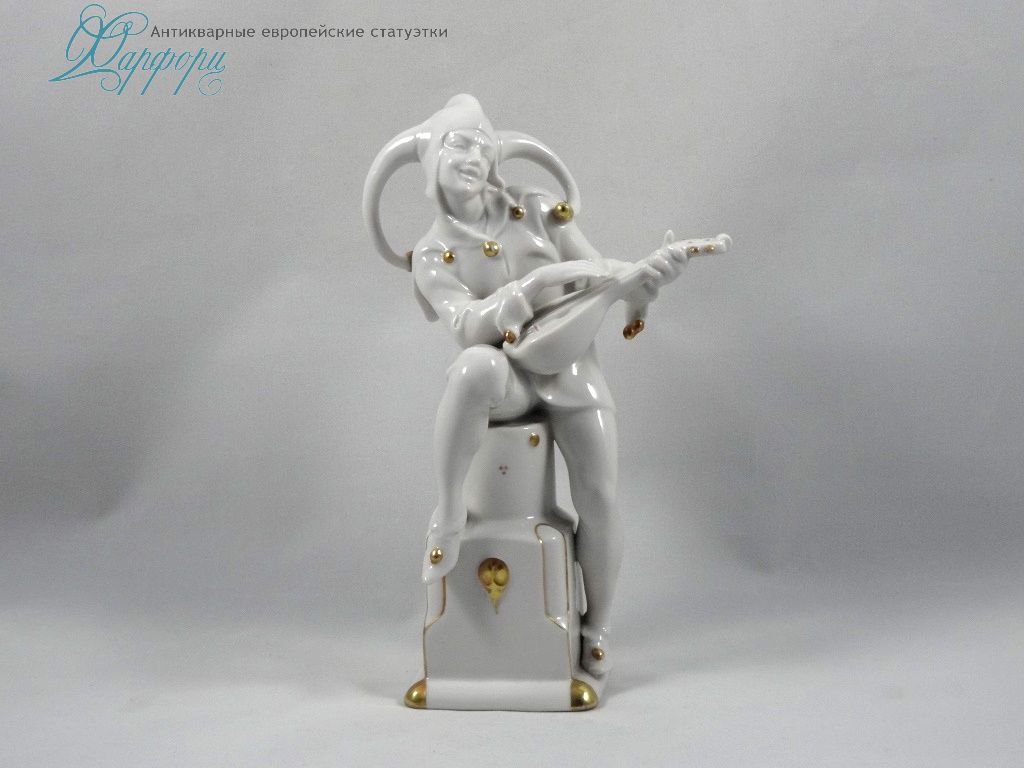Антикварная фарфоровая статуэтка "Арлекин с мандолиной" katzhtte