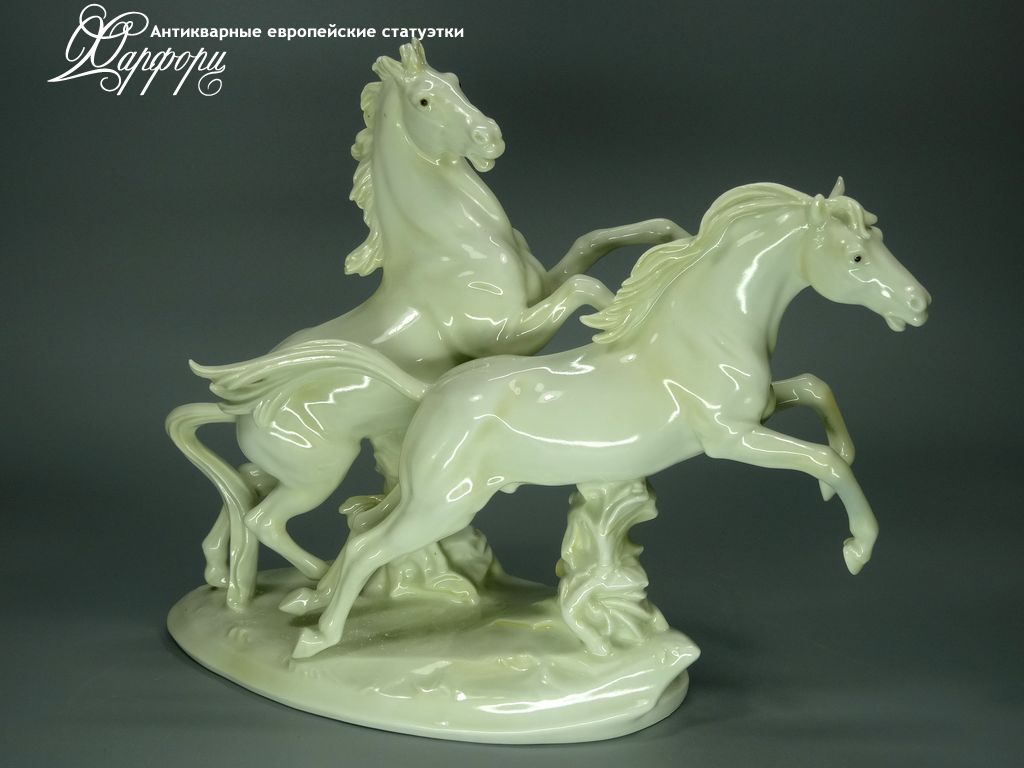 Антикварная фарфоровая статуэтка "Бегущие лошади" KARL ENS