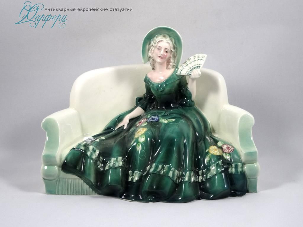 Фарфоровая статуэтка katzhtte "Дама на диване с веером"