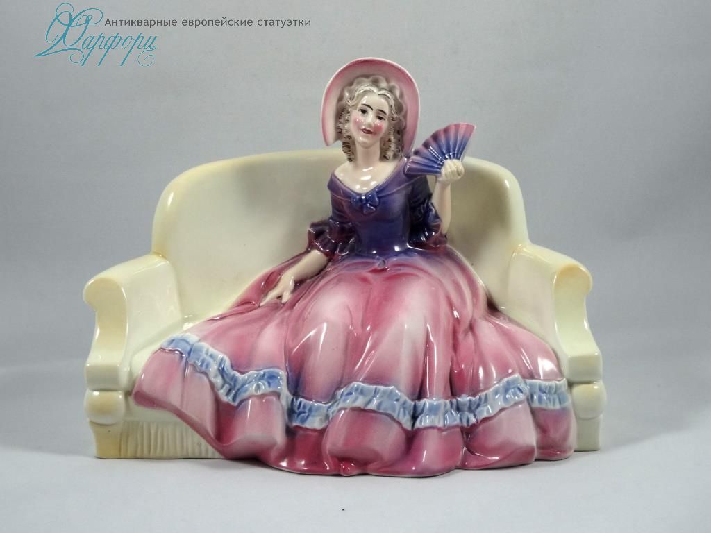 Фарфоровая статуэтка "Дама на диване с веером" katzhtte"