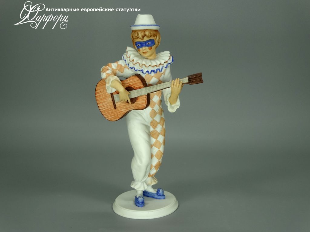 Антикварная фарфоровая статуэтка "Клоун с гитарой" Kaiser