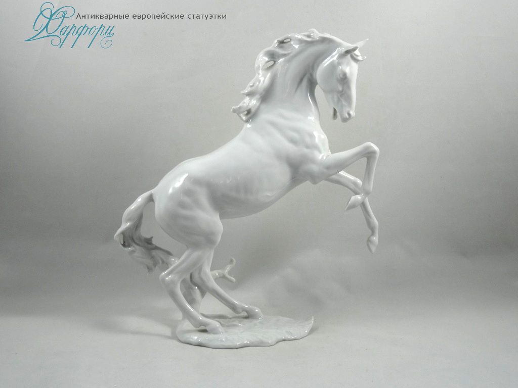 Фарфоровая статуэтка "Конь на дыбах" Alka Kunst