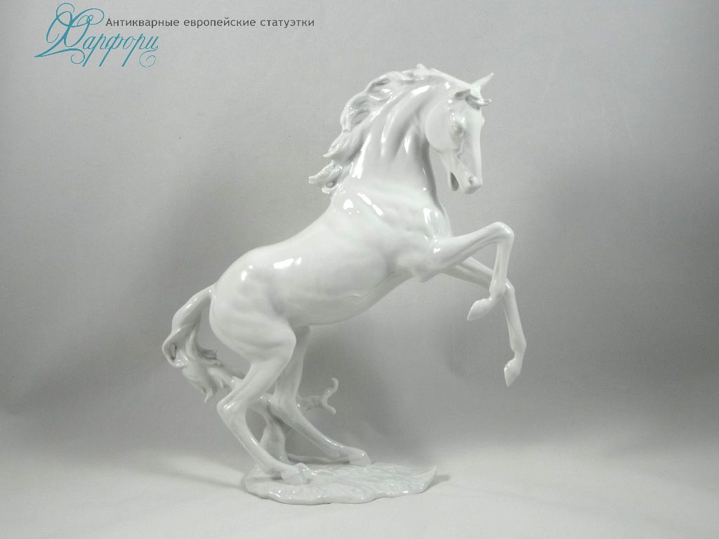 Фарфоровая статуэтка "Конь на дыбах" Alka Kunst