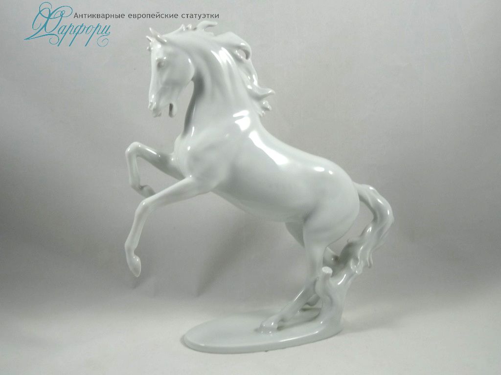 Антикварная фарфоровая статуэтка "Конь на дыбах" Alka Kunst
