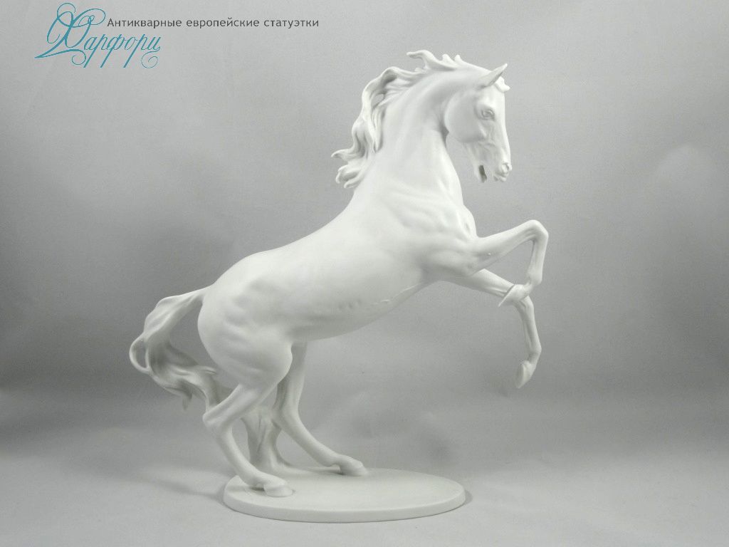Фарфоровая статуэтка "Конь на дыбах" Kaiser