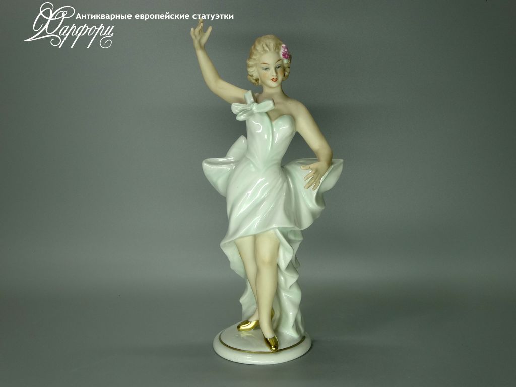 Антикварная фарфоровая статуэтка "Дама с большим бантом" Wallendorf