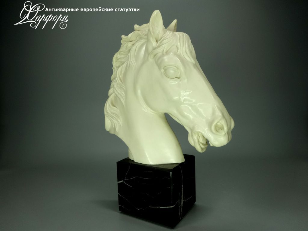 Купить фарфоровую статуэтку Santini Конь
