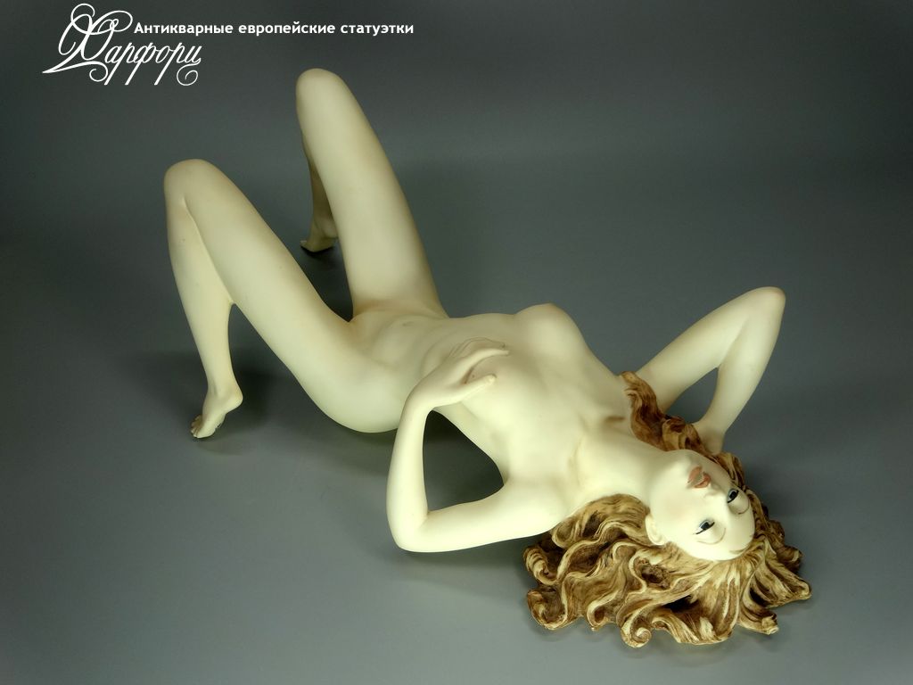 Купить фарфоровую статуэтку Santini Натурщица