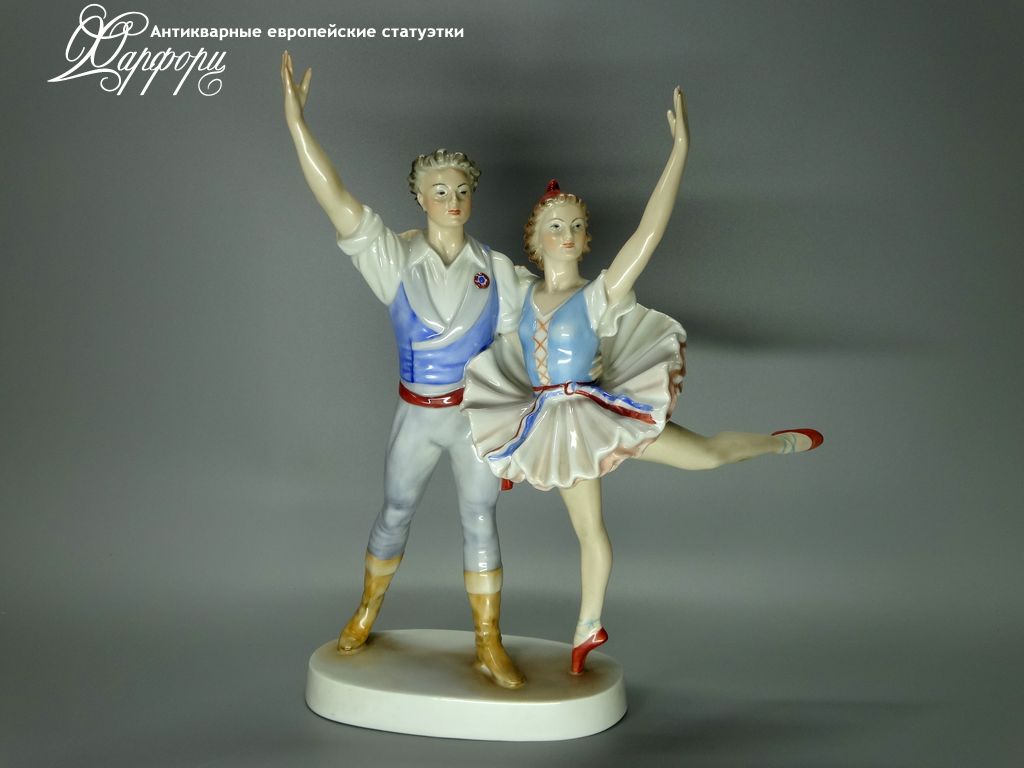 Антикварная фарфоровая статуэтка "Пара в танце" Herend