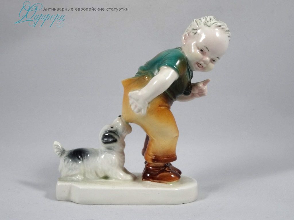 Фарфоровая статуэтка katzhtte "Мальчик с собакой"