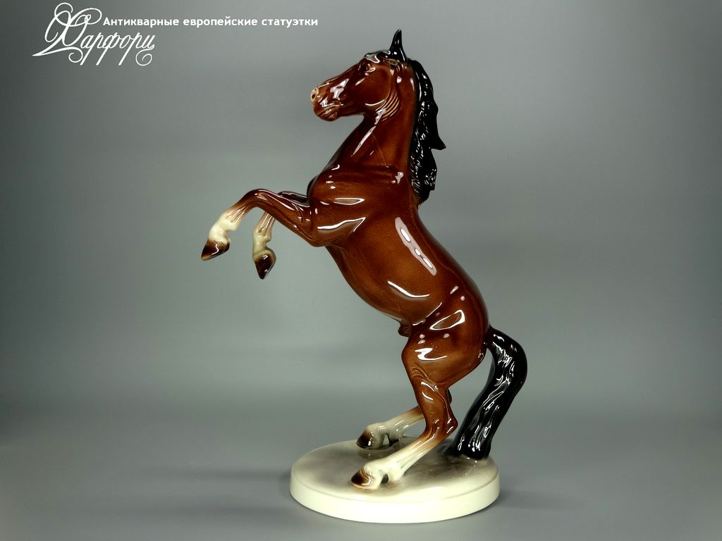 Антикварная фарфоровая статуэтка "Конь на дыбах" Katzhtte