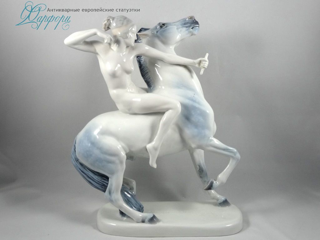 Антикварная фарфоровая статуэтка "Лучница на коне" Rosenthal