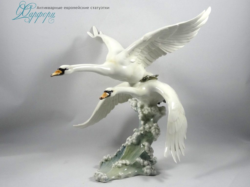 Фарфоровая статуэтка "Летящие лебеди" Hutschenreuther