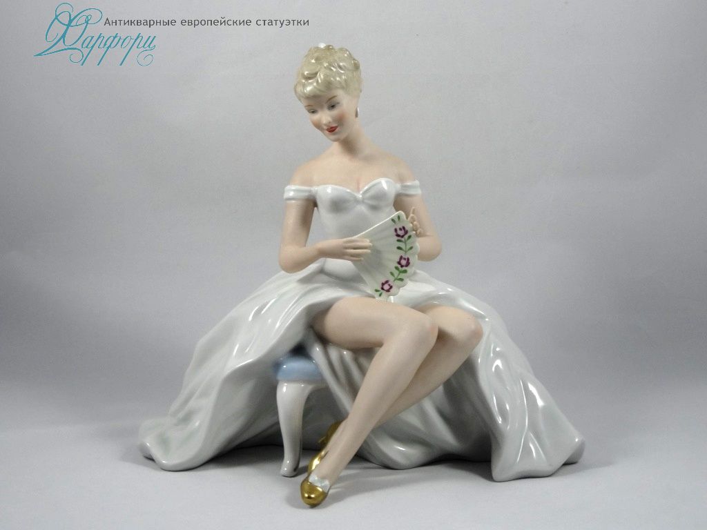Фарфоровая статуэтка "Балерина с веером" Wallendorf