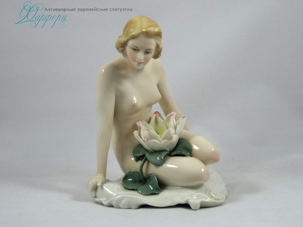 Фарфоровая статуэтка "Девушка с лилией" Karl Ens