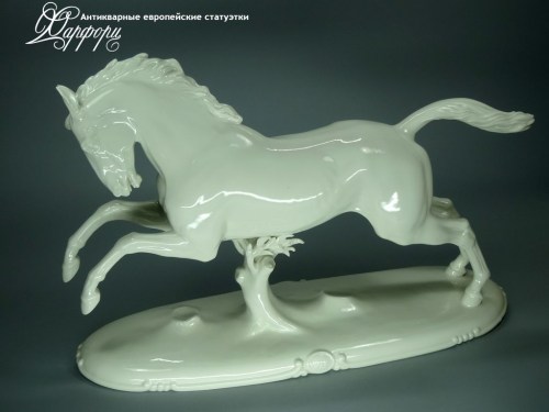 Купить фарфоровую статуэтку Nymphenburg Конь