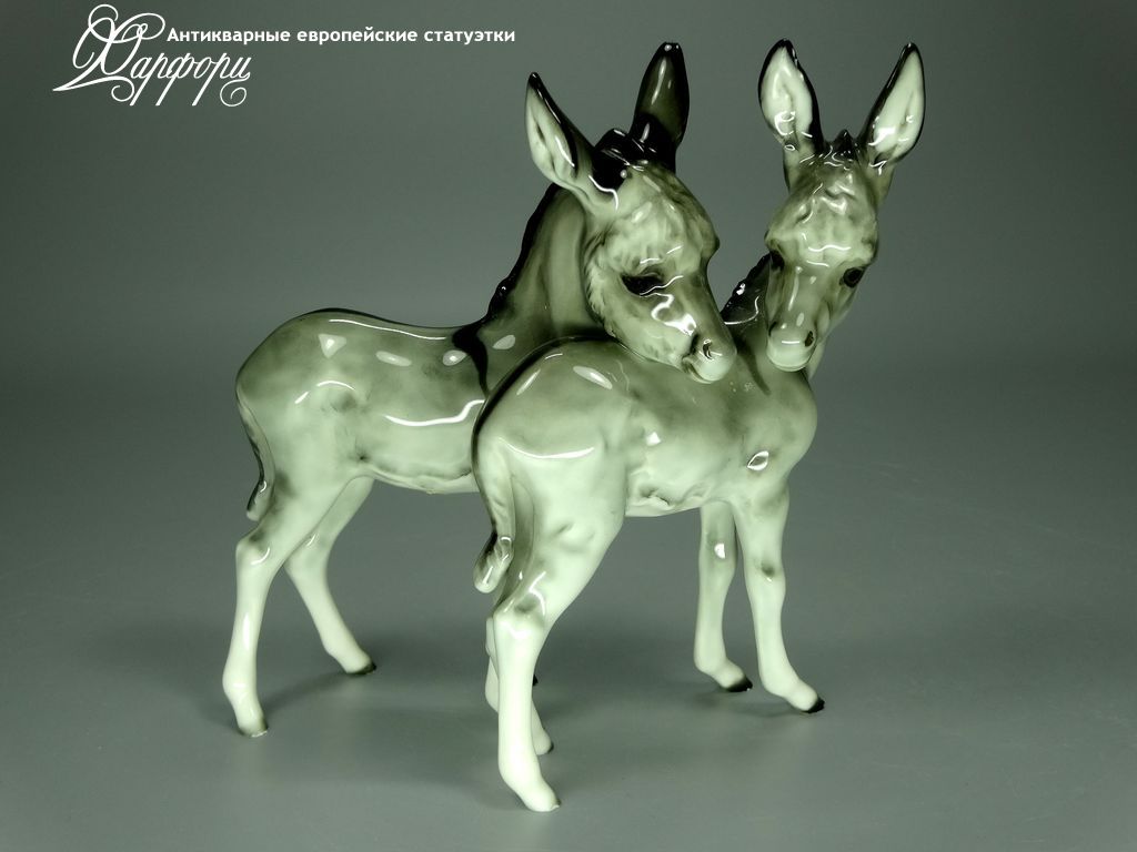Антикварная фарфоровая статуэтка "Верные друзья" Hutschenreuther Антикварная фарфоровая статуэтка "Верные друзья" Hutschenreuther